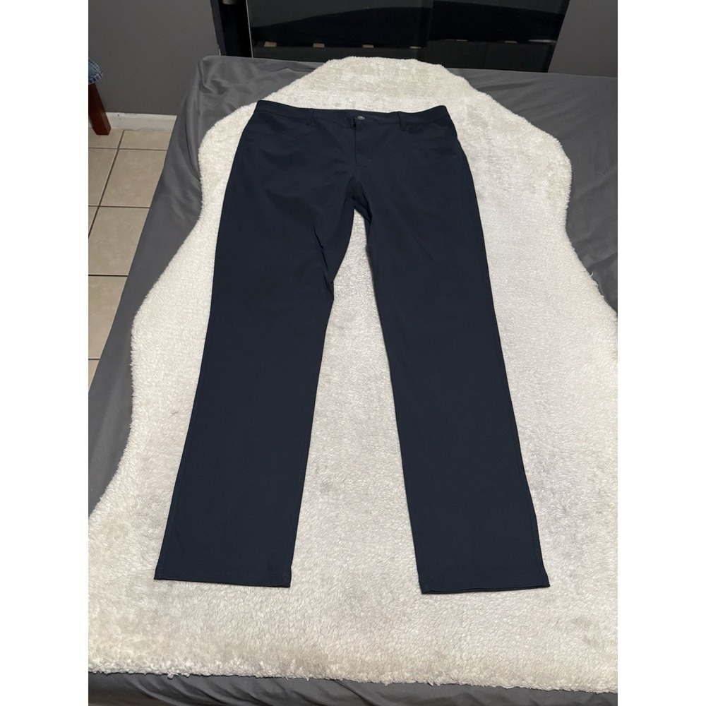 Vuori Men's Meta Navy Straight Pants Size 36x32 Trousers Classic